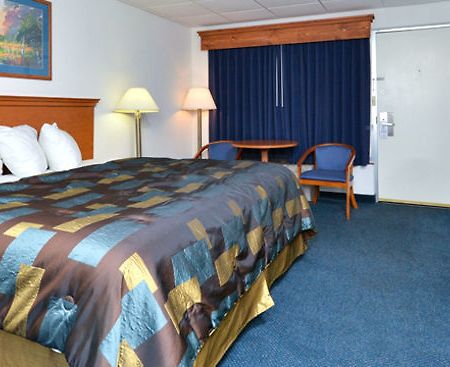 Corn Palace Inn Мичъл Екстериор снимка