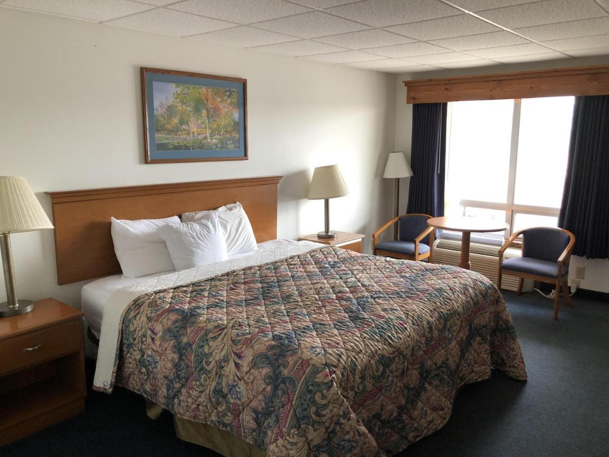 Corn Palace Inn Мичъл Екстериор снимка