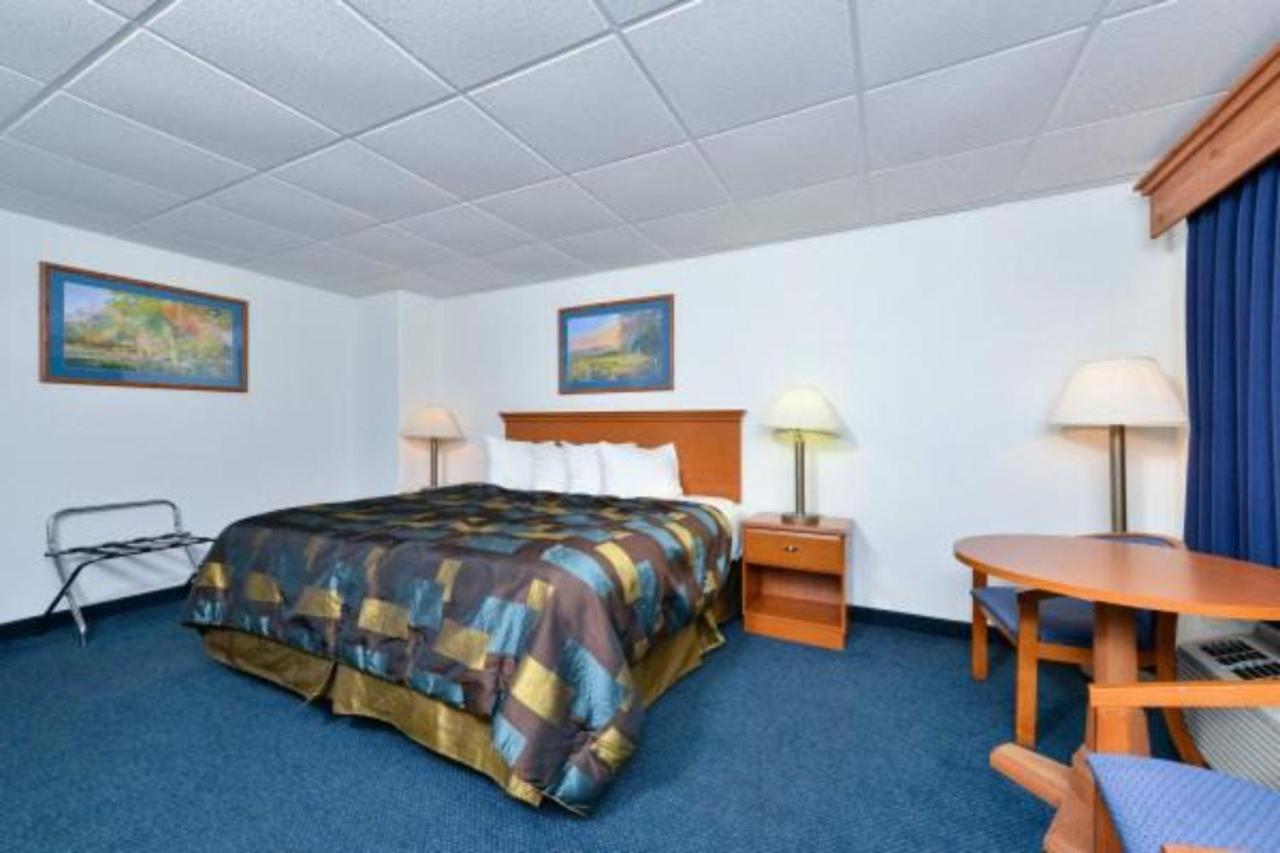 Corn Palace Inn Мичъл Екстериор снимка