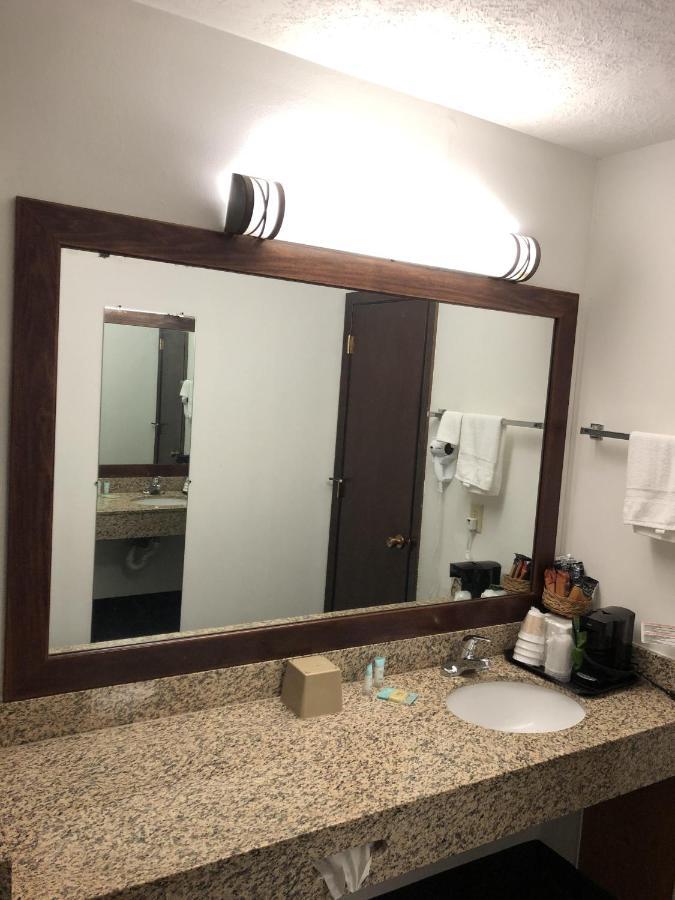 Corn Palace Inn Мичъл Екстериор снимка