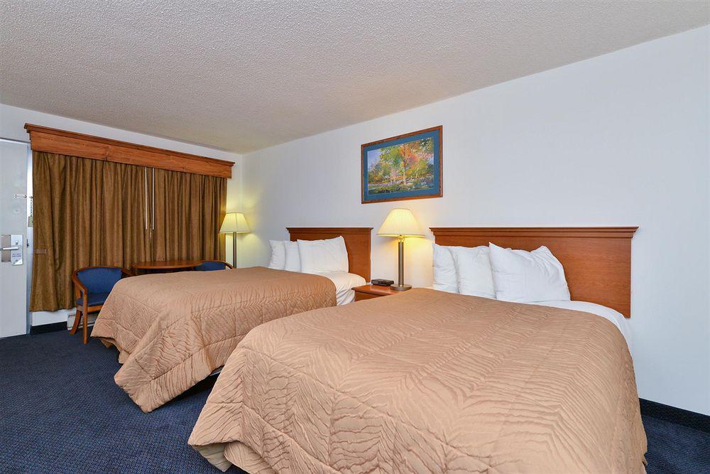 Corn Palace Inn Мичъл Екстериор снимка