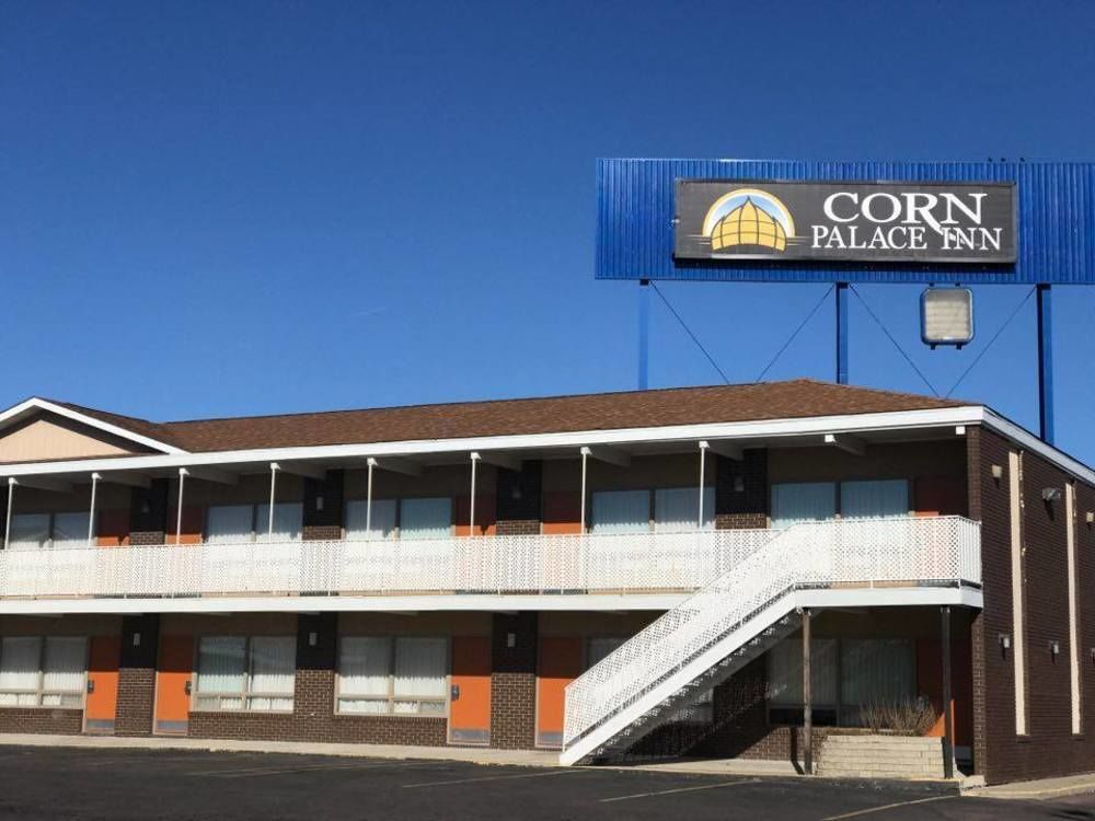 Corn Palace Inn Мичъл Екстериор снимка