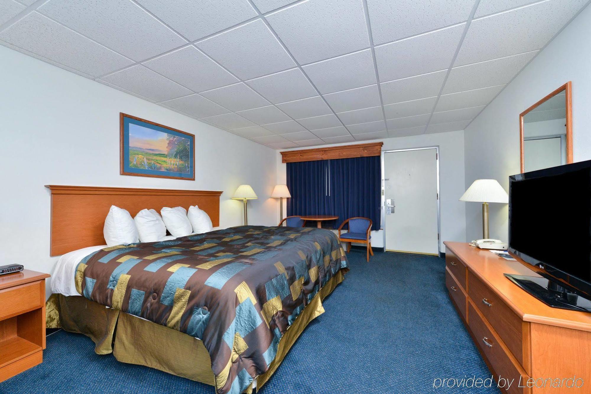 Corn Palace Inn Мичъл Екстериор снимка